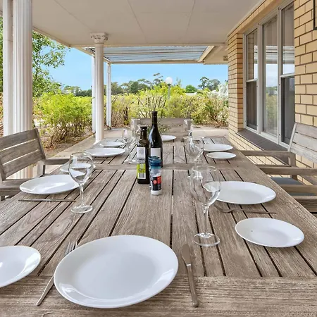Mid Century 4 Bedroom Getaway In Barossa Vineyard Nuriootpa Exterior photo
