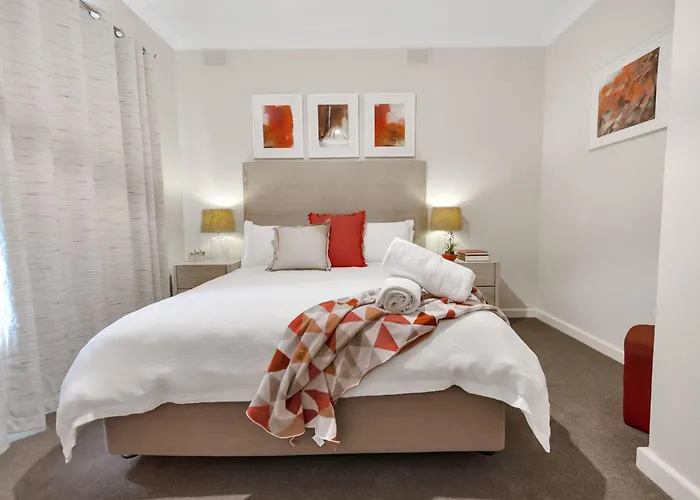 Mid Century 4 Bedroom Getaway In Barossa Vineyard