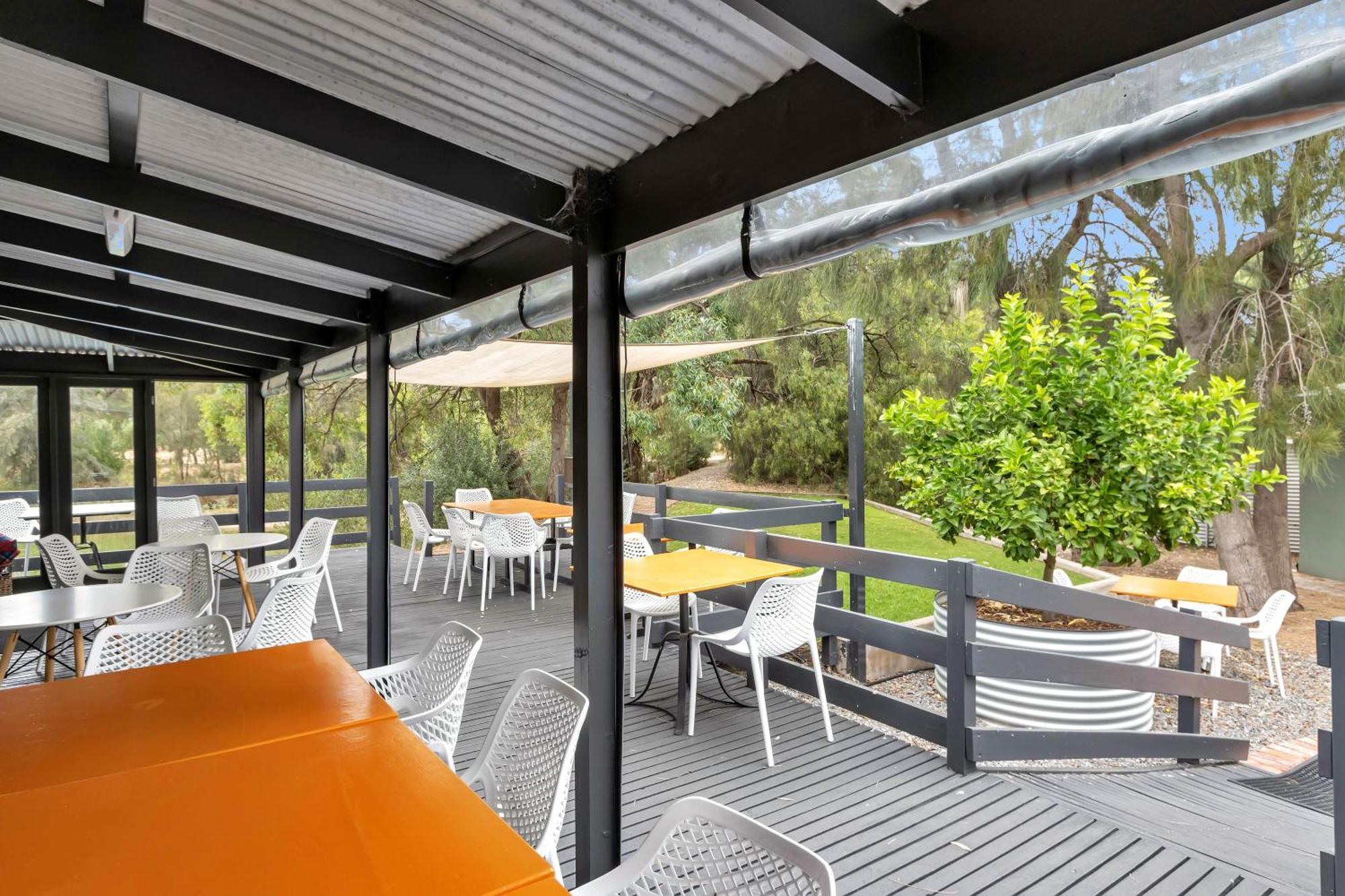 Holiday home Mid Century 4 Bedroom Getaway In Barossa Vineyard Nuriootpa