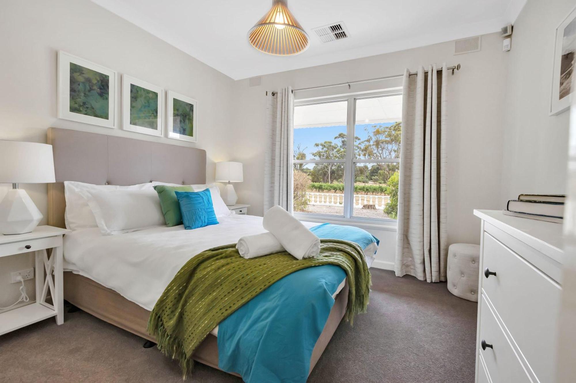 Holiday home Mid Century 4 Bedroom Getaway In Barossa Vineyard *