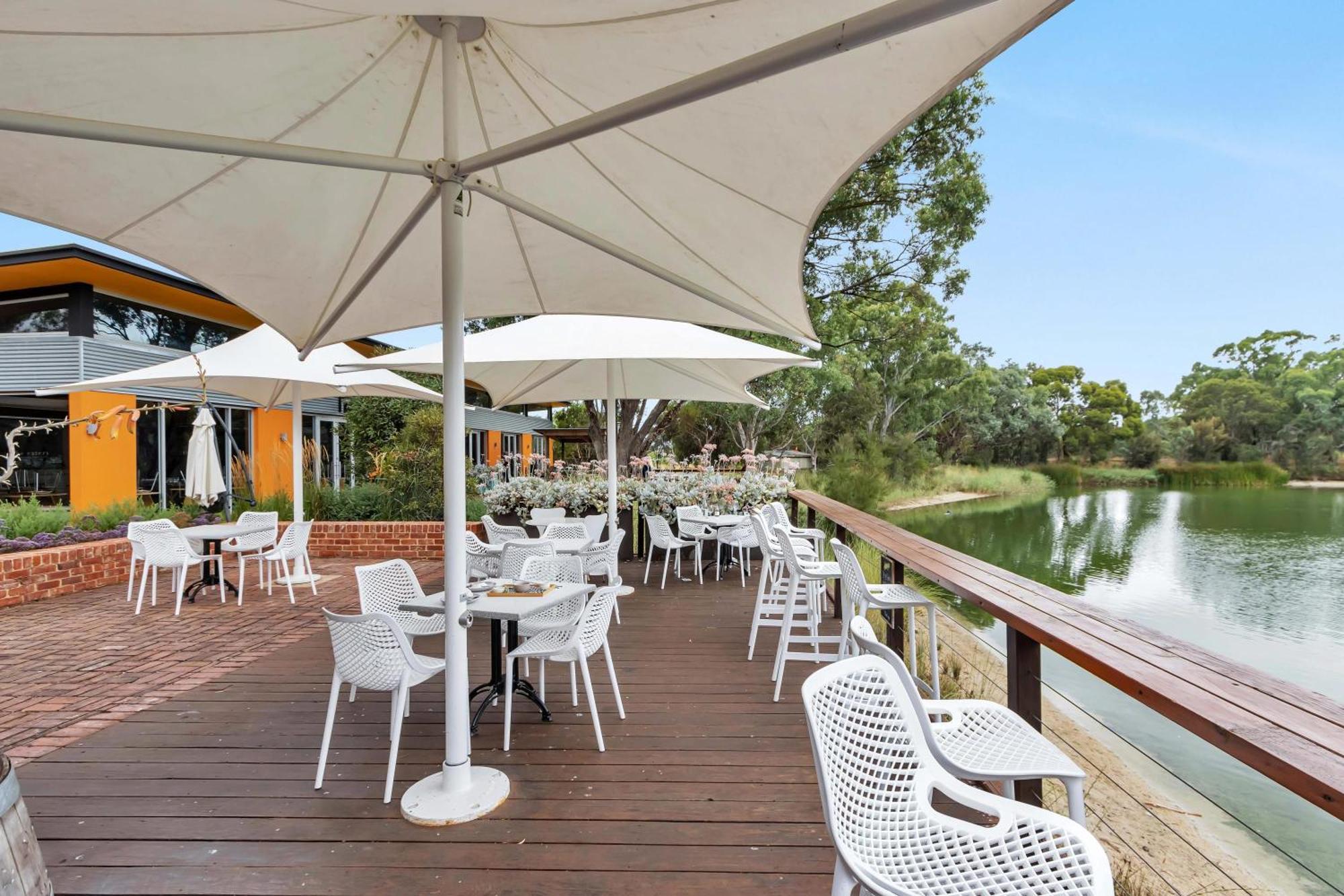 Holiday home Mid Century 4 Bedroom Getaway In Barossa Vineyard *