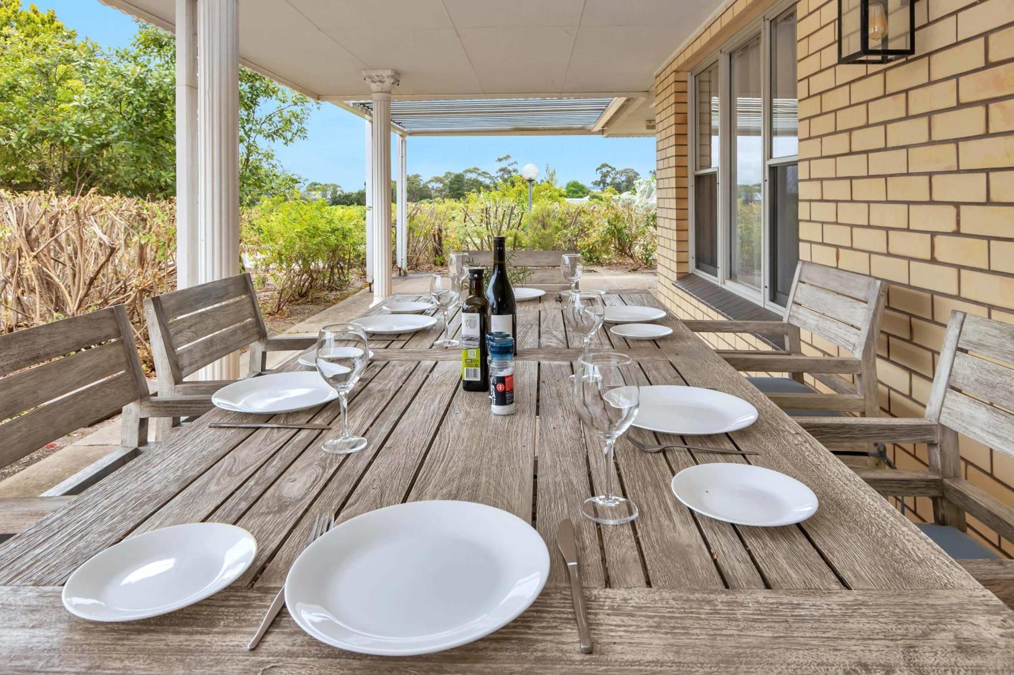 Mid Century 4 Bedroom Getaway In Barossa Vineyard Nuriootpa